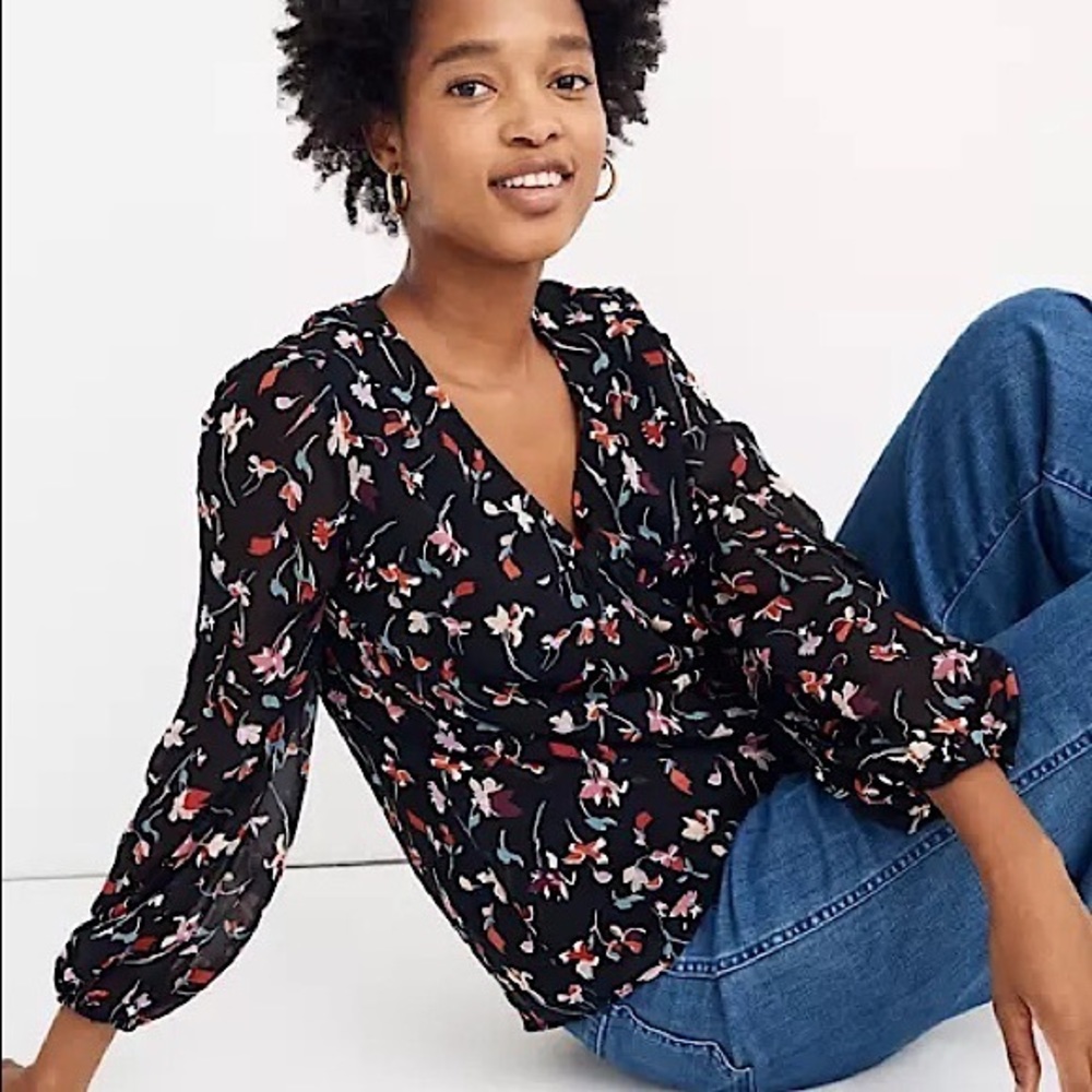 Madewell • Shirred Sleeve V-Neck in Drifting Flowers
